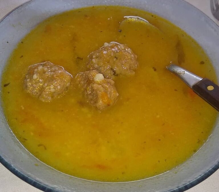 Receta de la tradicional Sopa de Albóndigas de Maíz